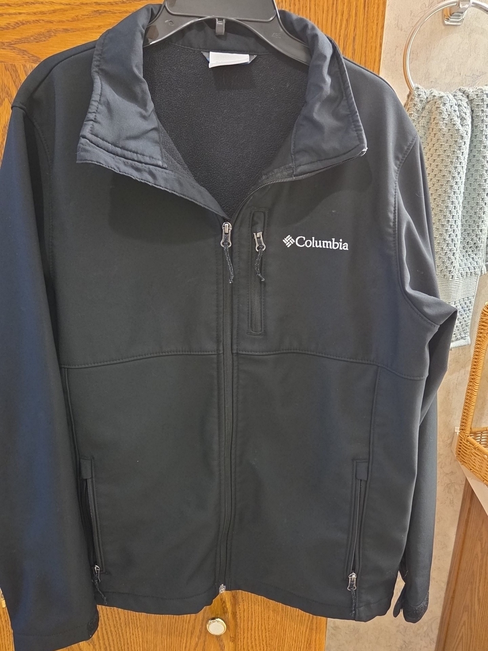 Columbia Men's Black Softshell Jacket